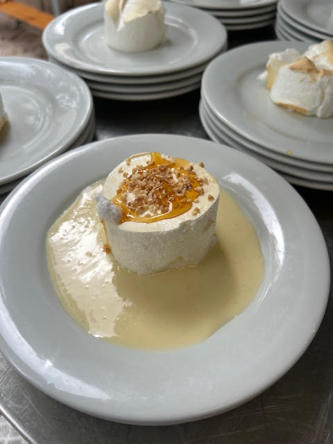 plat servi à l'assiette, produits de saison et de qualité. catering cinéma , événementiel , région Provence-Alpes-Côte-d'Azur plat servi à l'assiette, produits de saison et de qualité.
catering cinéma , événementiel , région Provence-Alpes-Côte-d'Azur